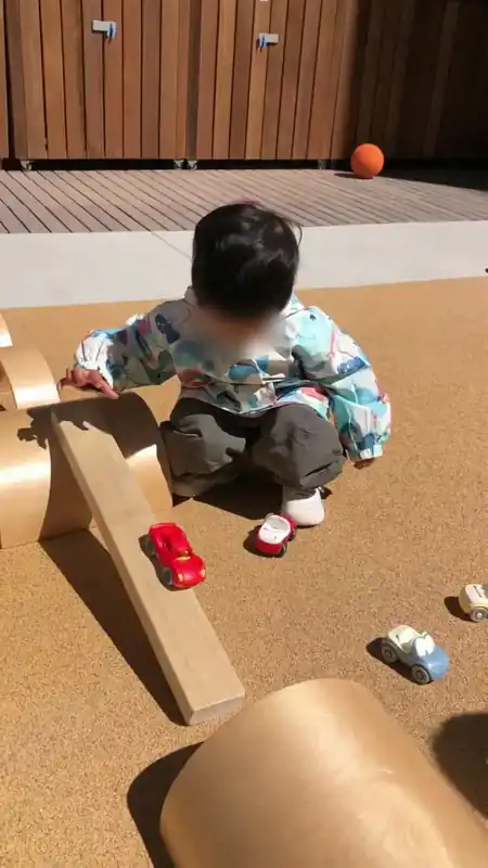 story_video_QVQRc8U7fotDdvUwGnT1XUscjX_original 妈妈带着从新适应 daycare 
date: 2025-05-27