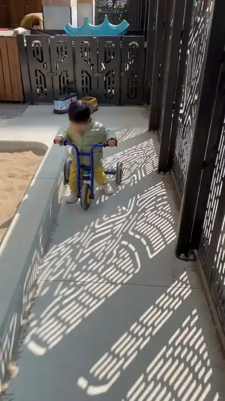 story_video_hAQ3ssUW6aW4pmshUv119i8DKY_original 骑三轮平衡车 
date: 2025-06-02