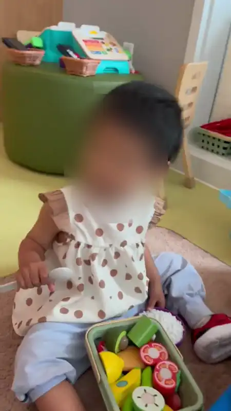 story_video_2NxmBqXfiCB3Mgx1ovMkQB8G18_original daycare lets feed the baby 
date: 2025-07-30