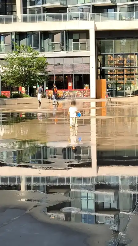 daycare 附近广场 splash 黄车车 
date: 2025-07-01